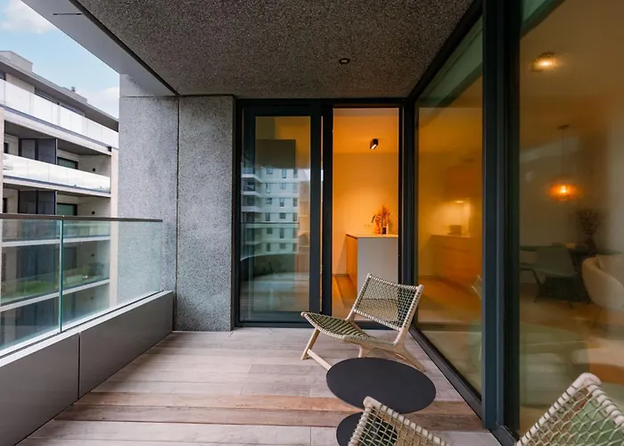 Modern In The Iconic Ensor Tower *