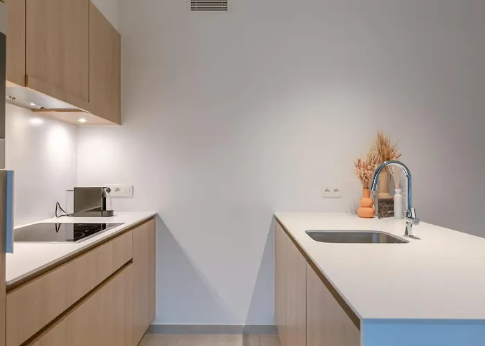 Modern In The Iconic Ensor Tower