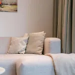 Modern In The Iconic Ensor Tower