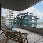 Modern In The Iconic Ensor Tower Апартаменти *