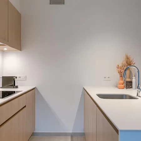 Modern In The Iconic Ensor Tower