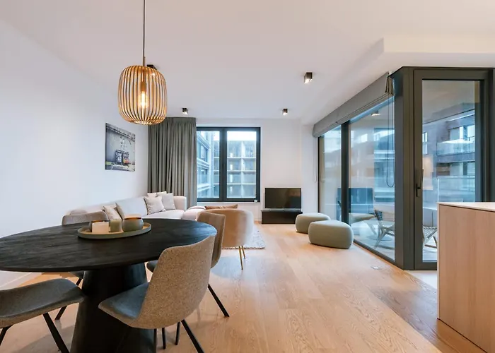 Modern In The Iconic Ensor Tower Apartment *