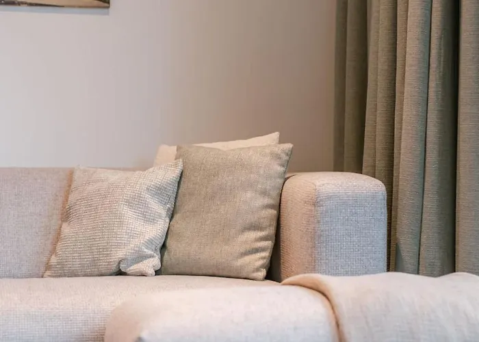 Modern In The Iconic Ensor Tower