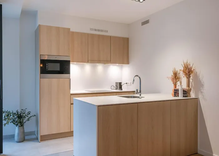 Modern In The Iconic Ensor Tower