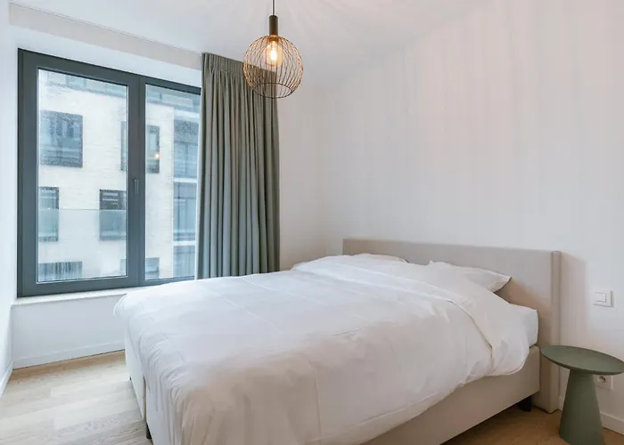 Modern In The Iconic Ensor Tower Apartment *