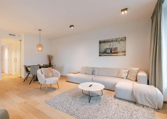 Modern In The Iconic Ensor Tower Apartment *