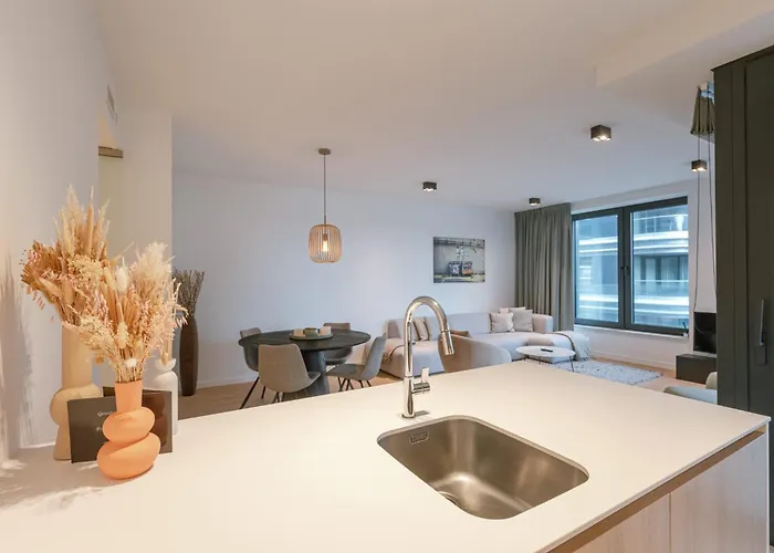 Modern In The Iconic Ensor Tower *