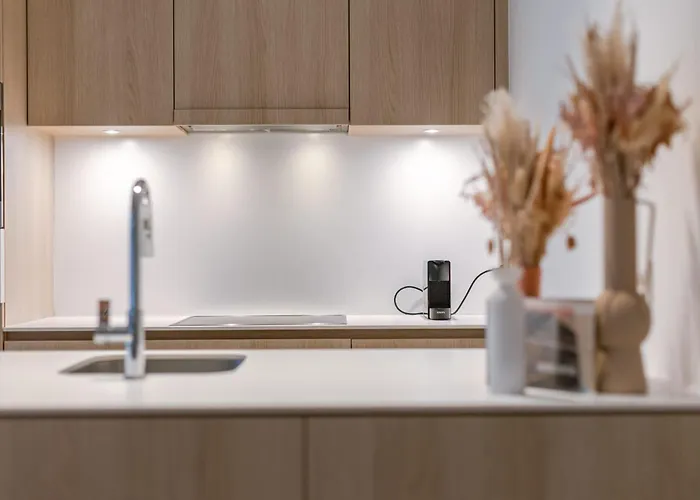 Modern In The Iconic Ensor Tower Apartment *