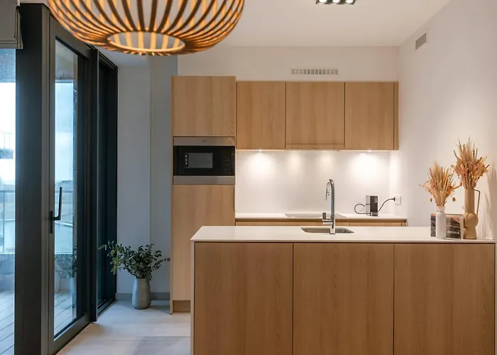 Modern In The Iconic Ensor Tower Apartment