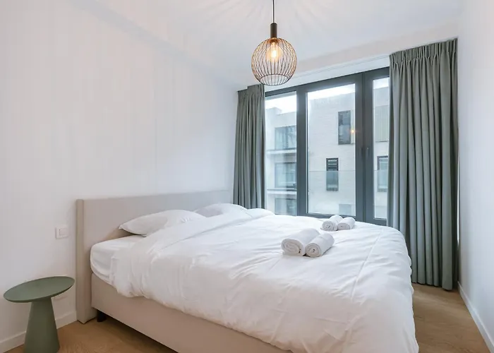 Modern In The Iconic Ensor Tower *